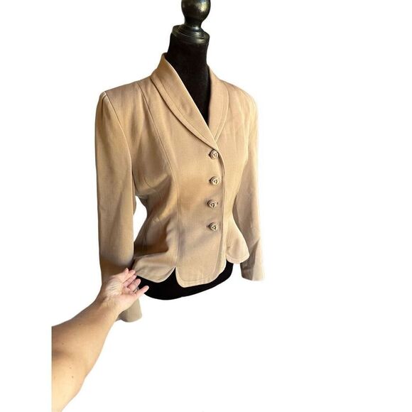 Vintage 1940’s Silk Blend Taupe Blazer W/Rose Buttons and Petal Hem Women’s M - Picture 4 of 16